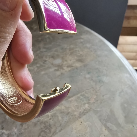 Banana Republic Magenta Enameled Gold-toned Hinged Clamper Bracelet - Picture 8 of 9